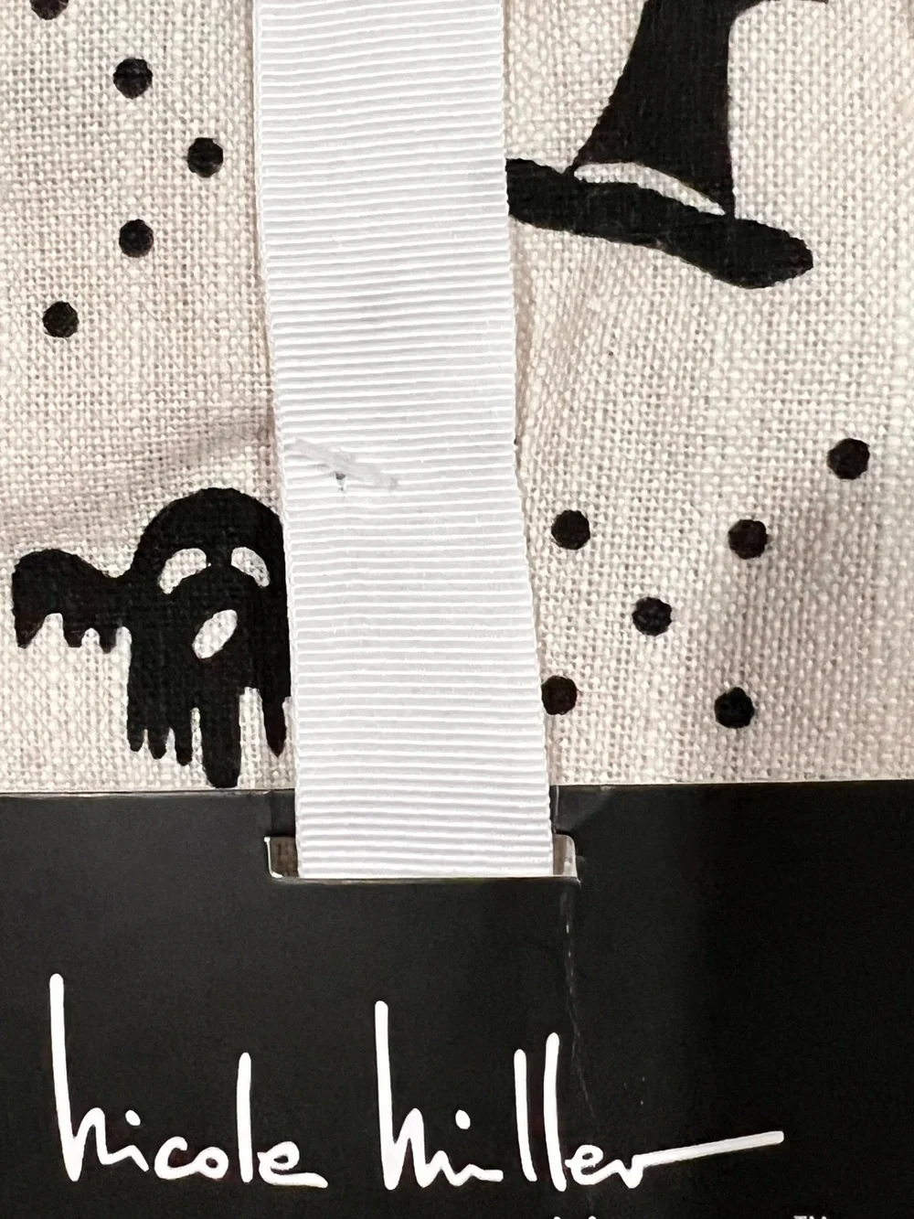 Nicole Miller Cream and Black Halloween Napkin Set with Embellished Spiders NEW!